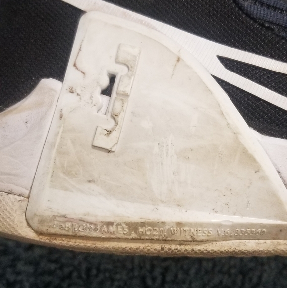 Nike Lebron James Witness Basketball Sneakers. Big Boy Youth Size 2.5Y. - Picture 5 of 11